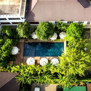 La Residence Blanc D' Angkor